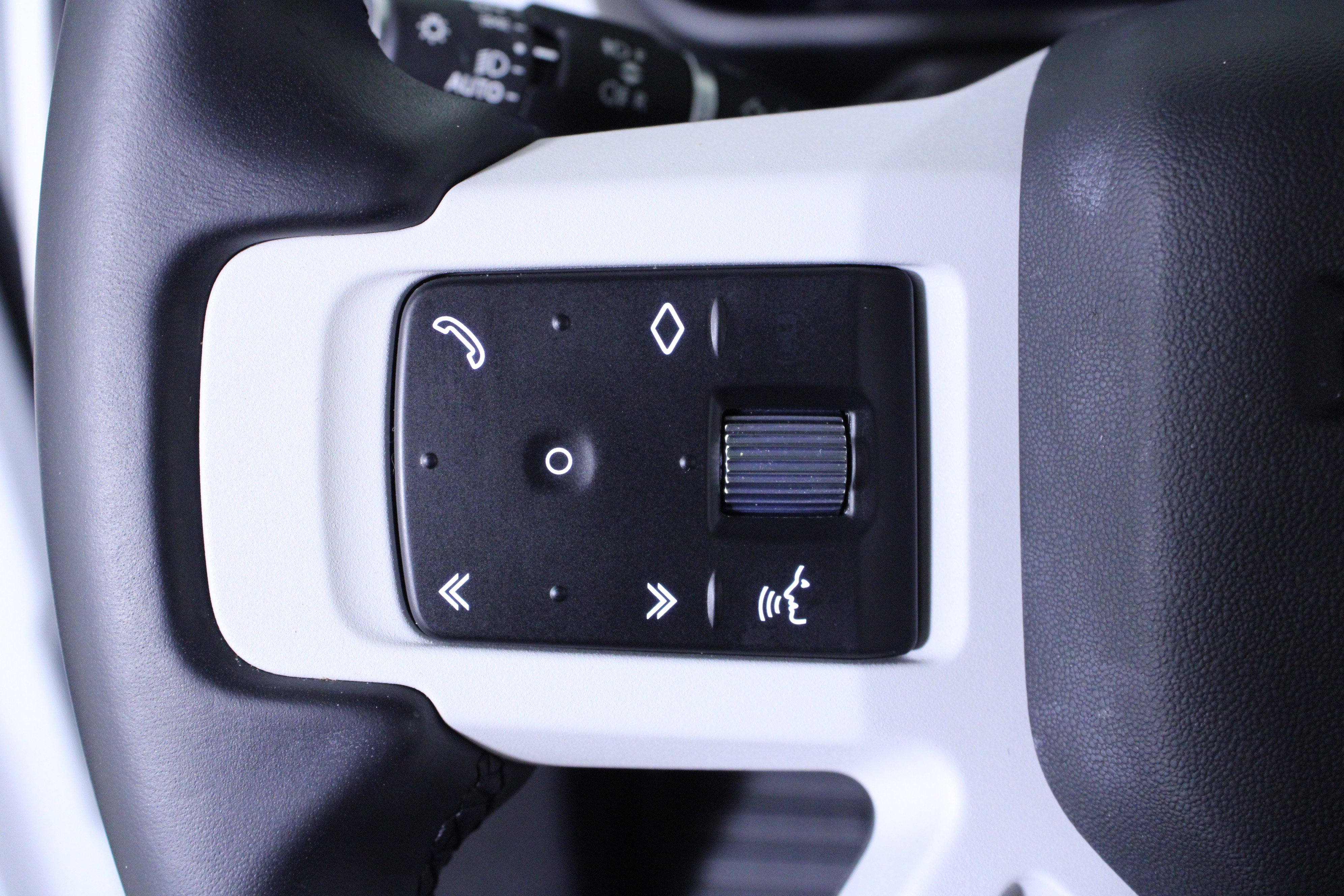 Used 2025 Land Rover Defender 110 S image 24