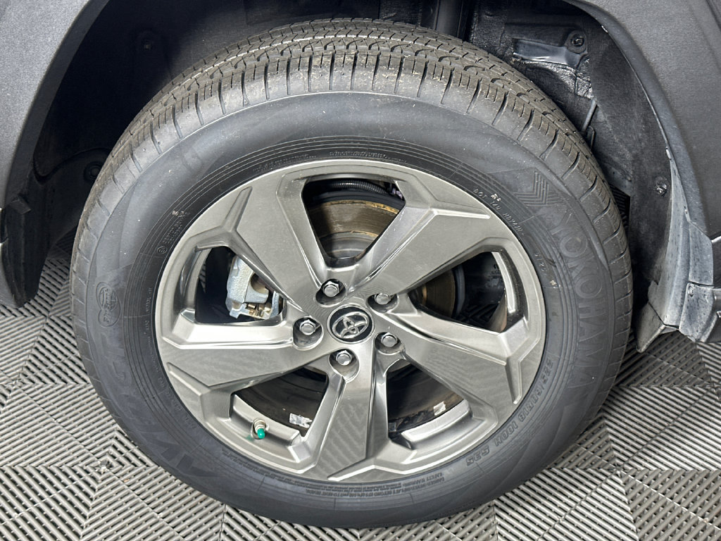 Used 2019 Toyota RAV4 Limited AWD/4WD image 17