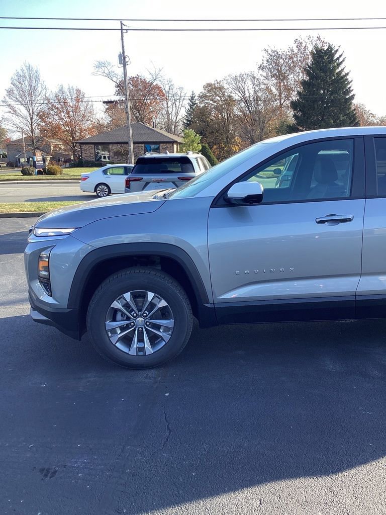 New 2026 Chevrolet Equinox LT w/ Convenience Package II image 2