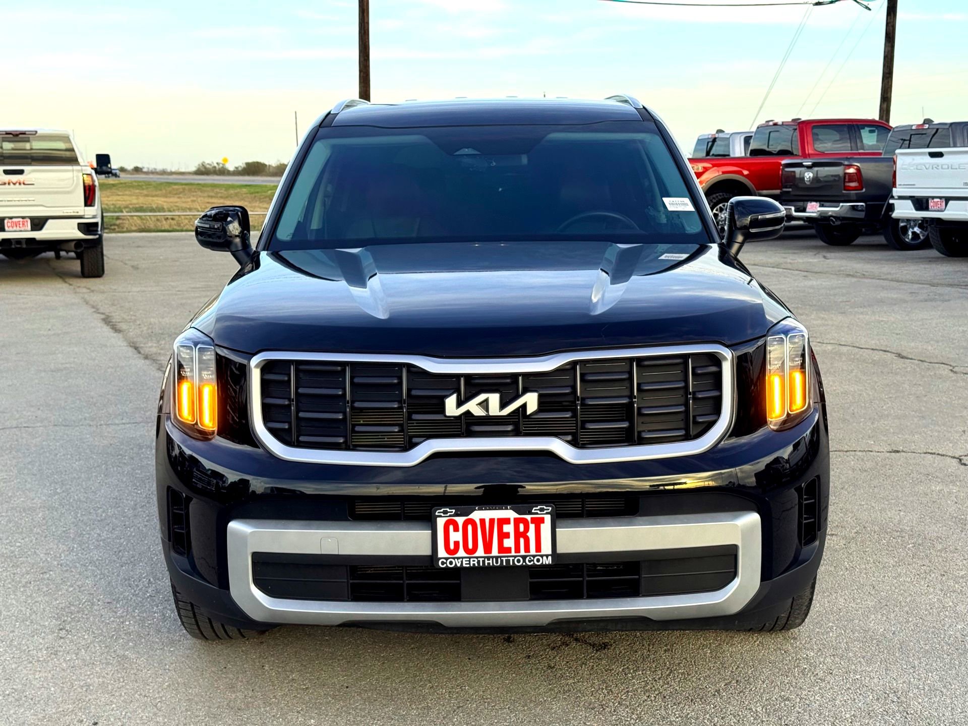 Used 2024 Kia Telluride S image 3