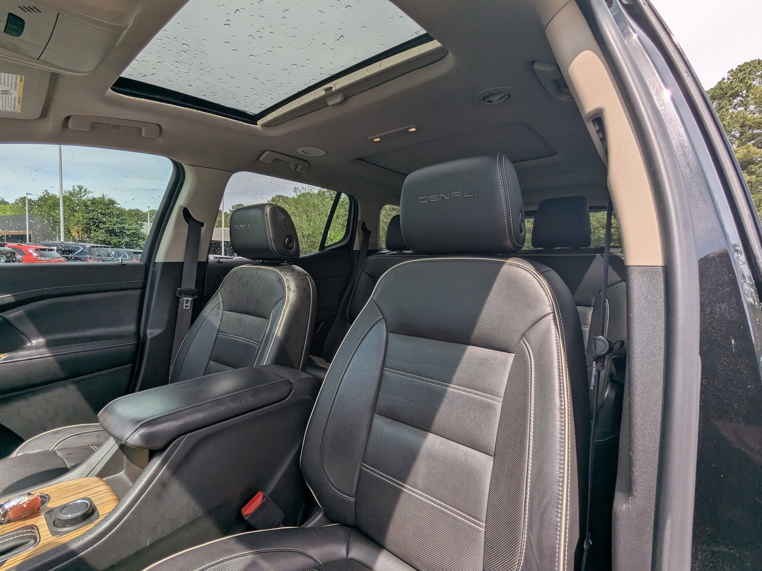 Used 2019 GMC Acadia Denali w/ Technology Package FWD image 10