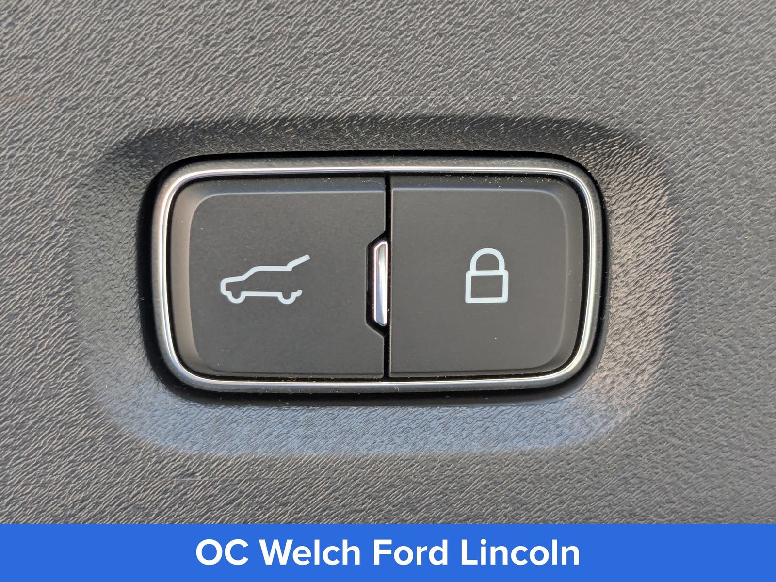 Certified 2025 Lincoln Navigator Reserve AWD/4WD image 16