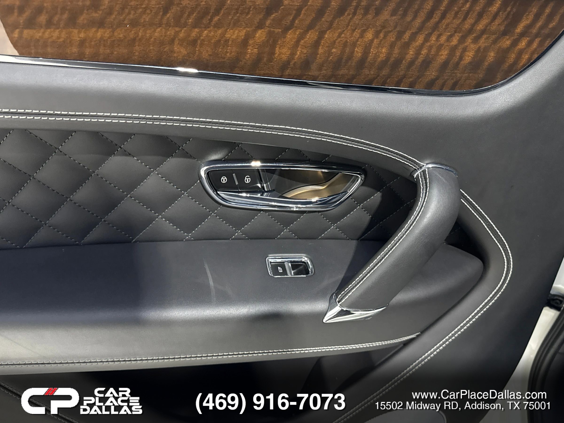 Used 2018 Bentley Bentayga AWD/4WD image 23