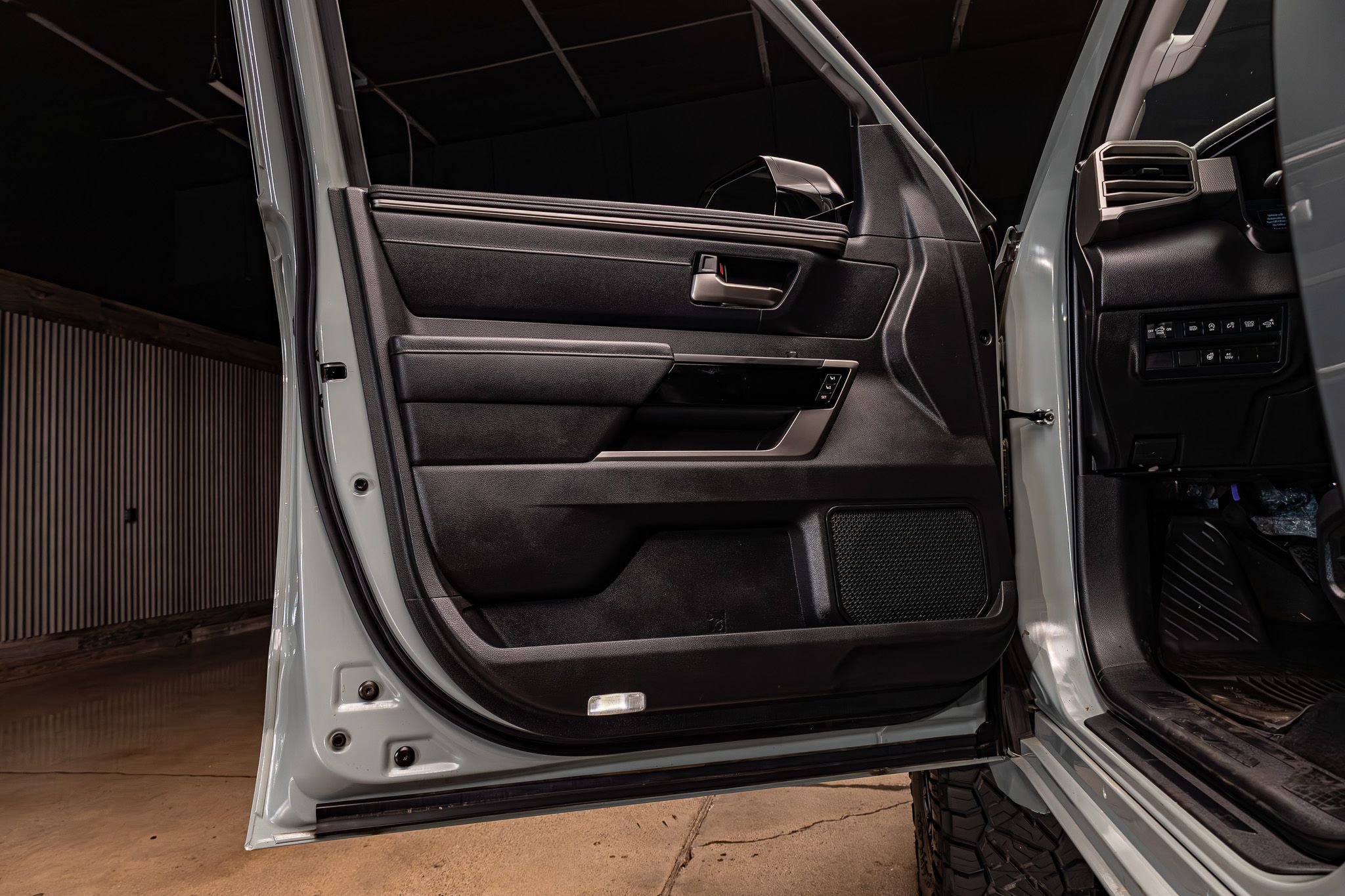 Used 2024 Toyota Tundra Limited image 30