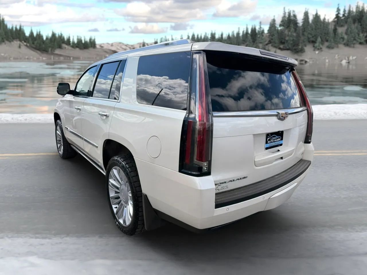 Used 2015 Cadillac Escalade Platinum AWD/4WD image 5