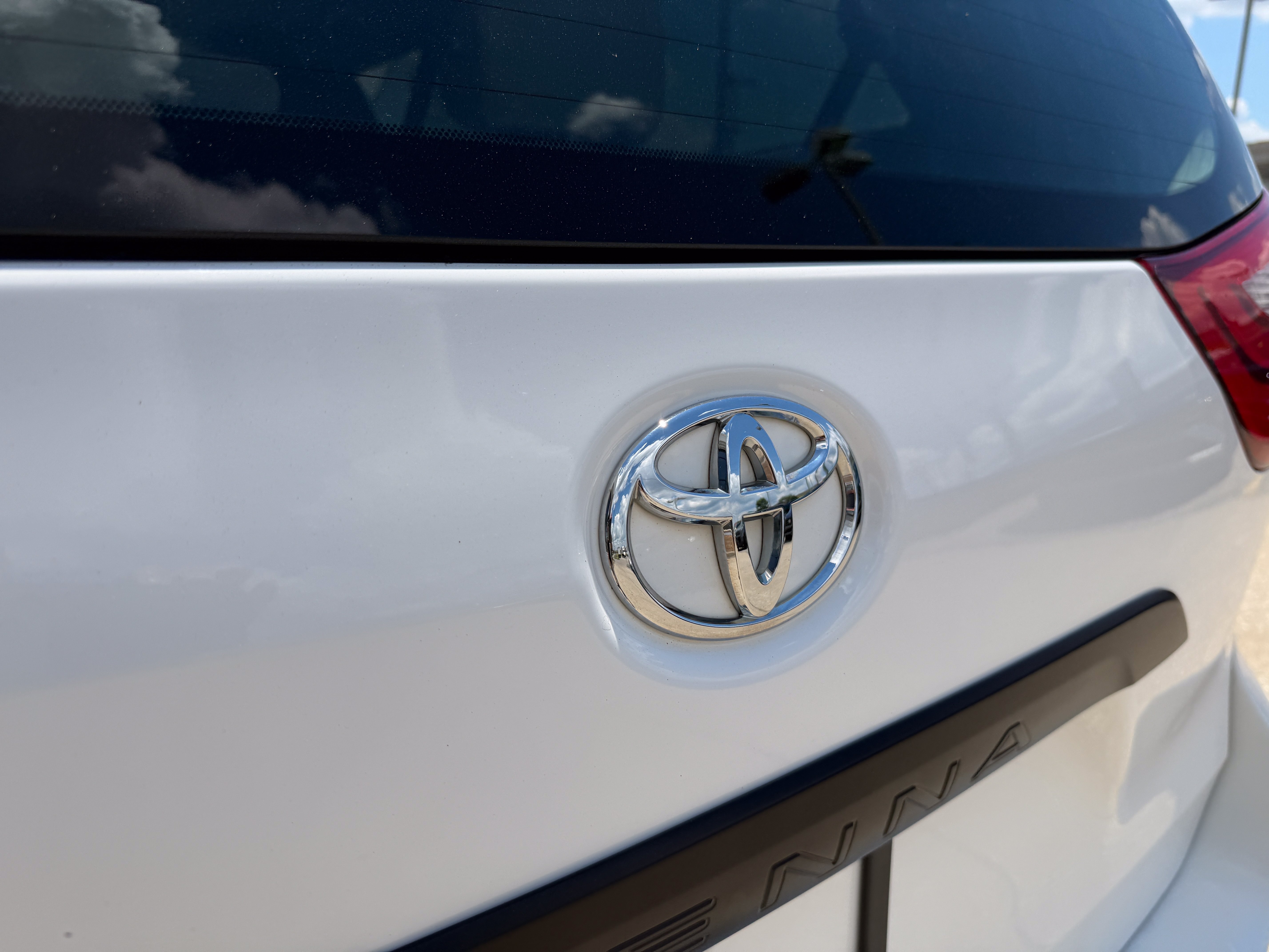 Used 2017 Toyota Sienna L FWD image 8