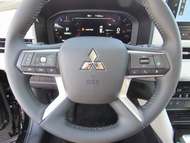 New 2025 Mitsubishi Outlander SE image 22