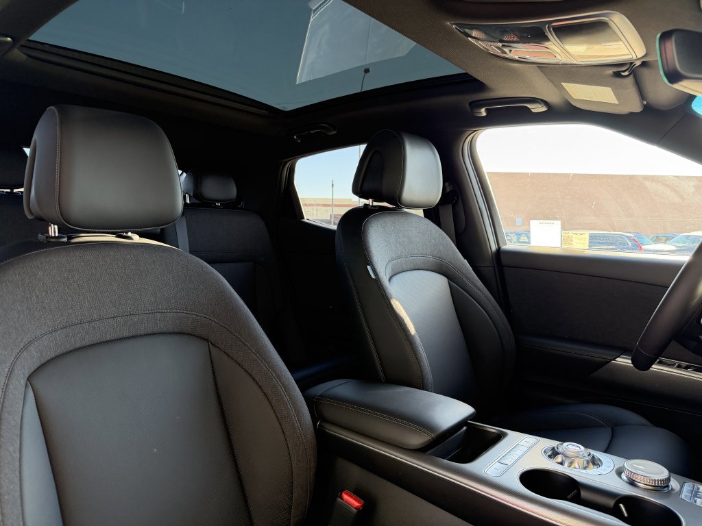 Used 2025 Genesis GV60 RWD image 41