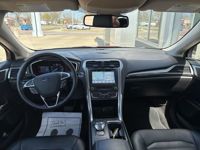 Used 2017 Ford Fusion SE w/ Fusion SE Technology Package FWD image 12