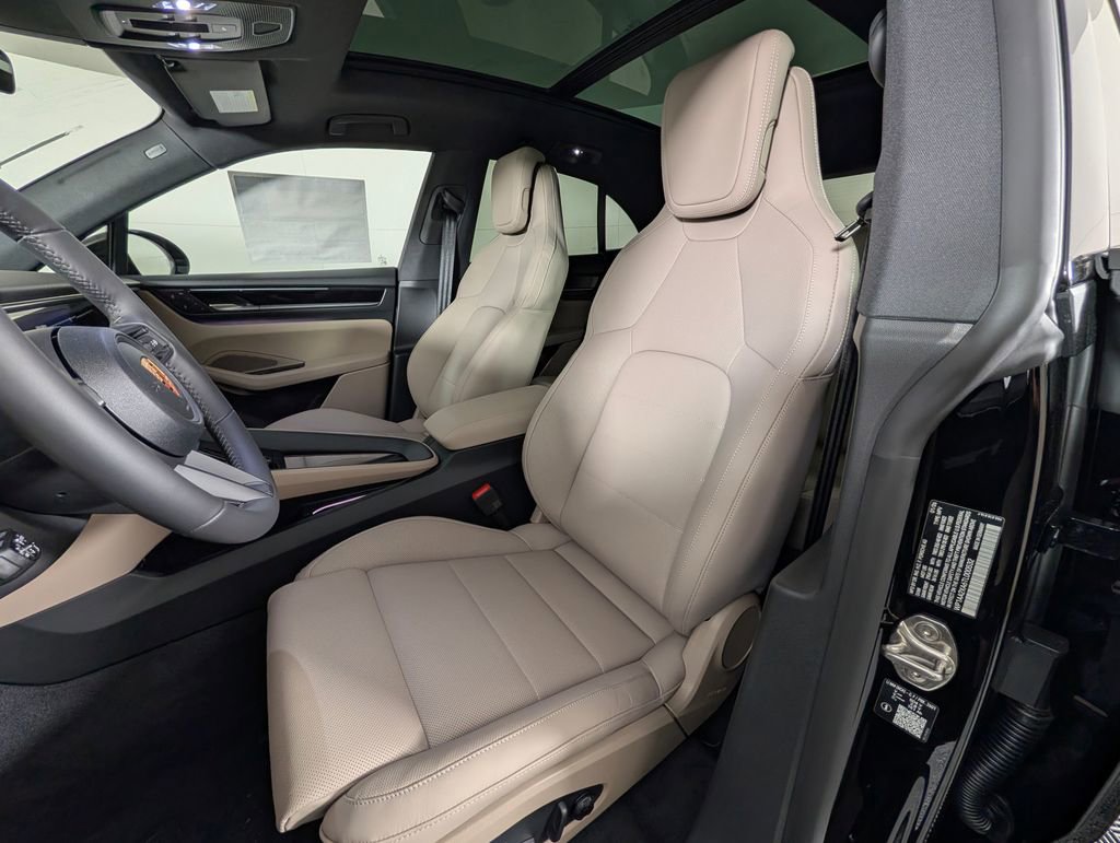 New 2026 Porsche Macan 4 Electric image 5