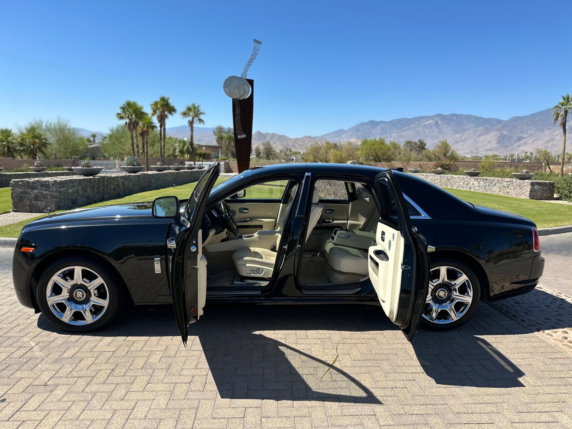 Used 2011 Rolls-Royce Ghost image 28