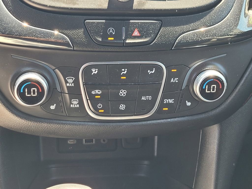 Used 2022 Chevrolet Equinox RS w/ RS Leather Package image 21