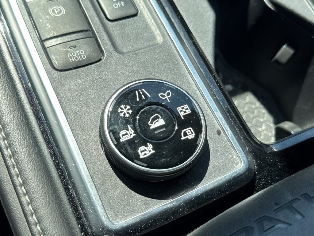 Used 2023 Nissan Pathfinder SV AWD/4WD image 24