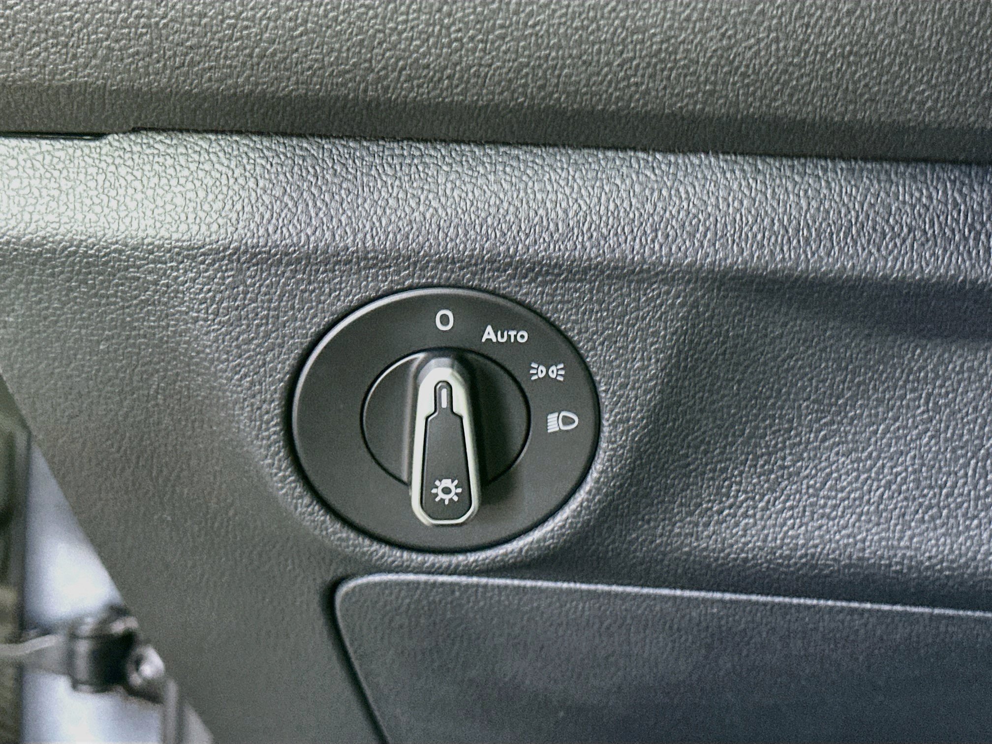 Used 2024 Volkswagen Jetta SE w/ Panoramic Sunroof Package FWD image 17