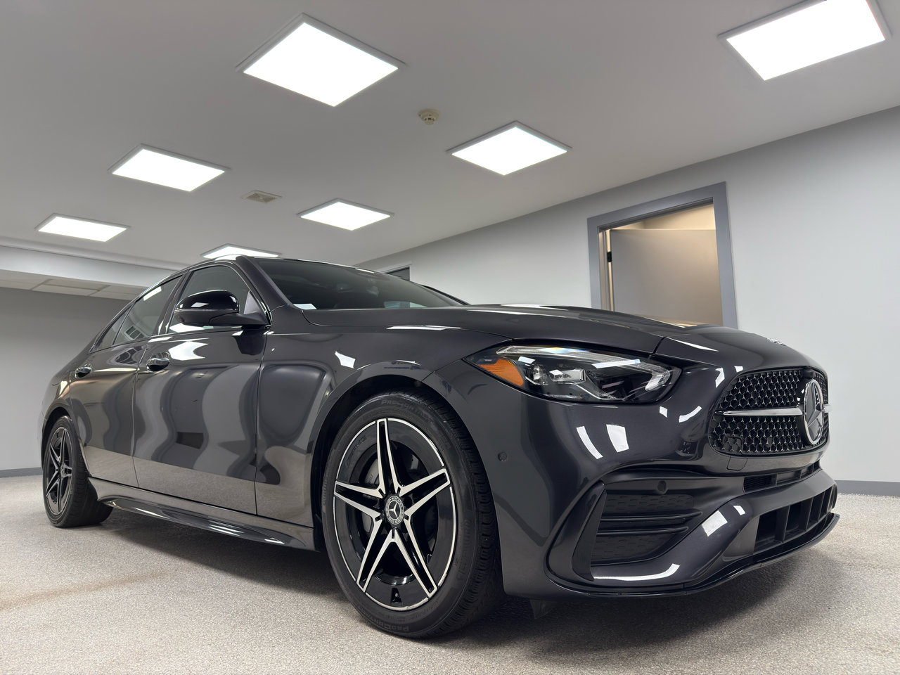 Used 2023 Mercedes-Benz C 300 4MATIC Sedan image 4