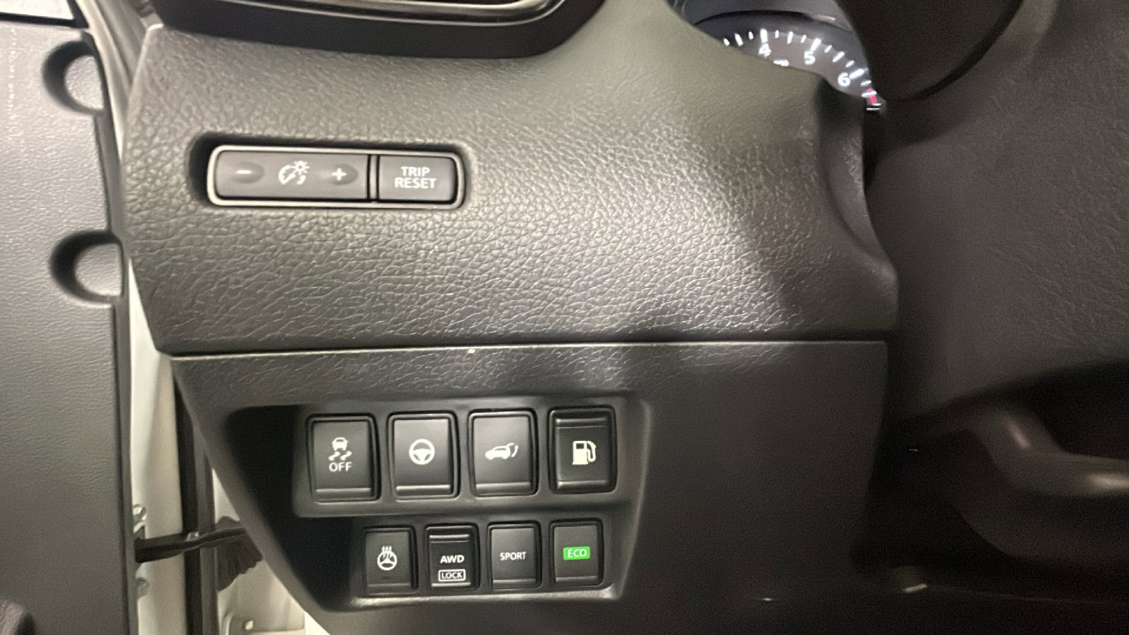 Used 2020 Nissan Rogue SV AWD/4WD image 19