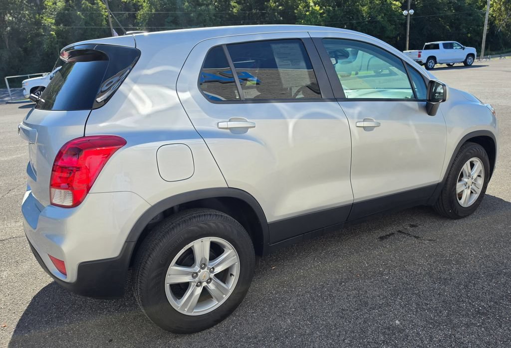 Used 2022 Chevrolet Trax LS w/ Tint and Cruise Package FWD image 11