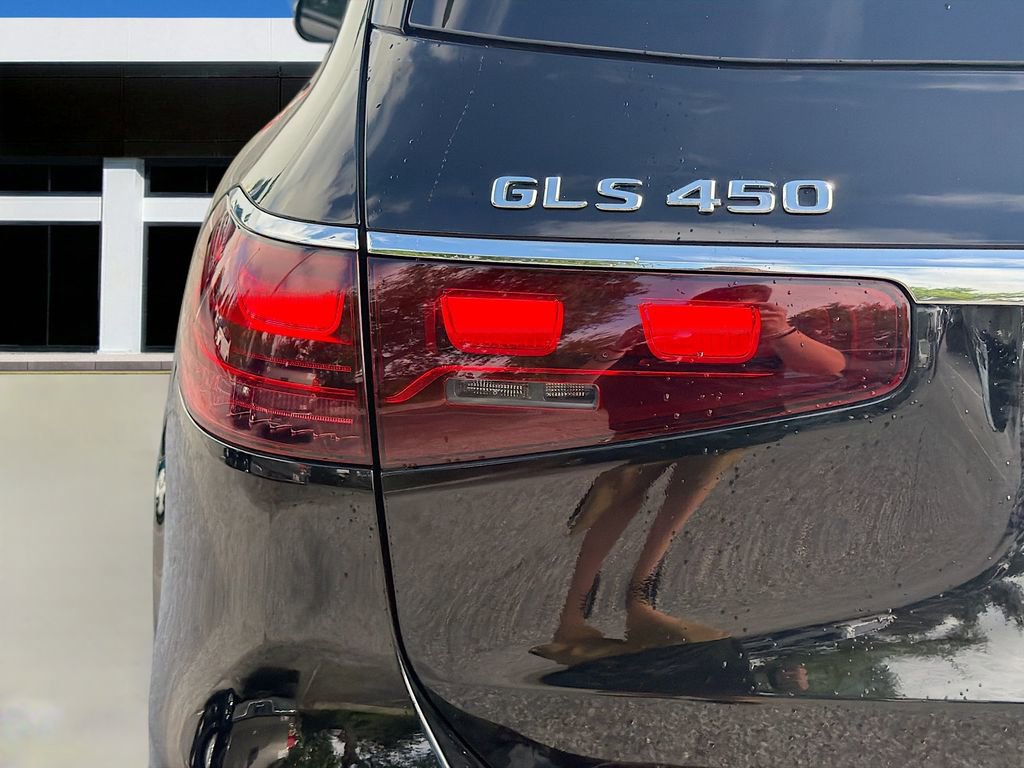 Used 2025 Mercedes-Benz GLS 450 4MATIC w/ Pinnacle Trim Package image 9