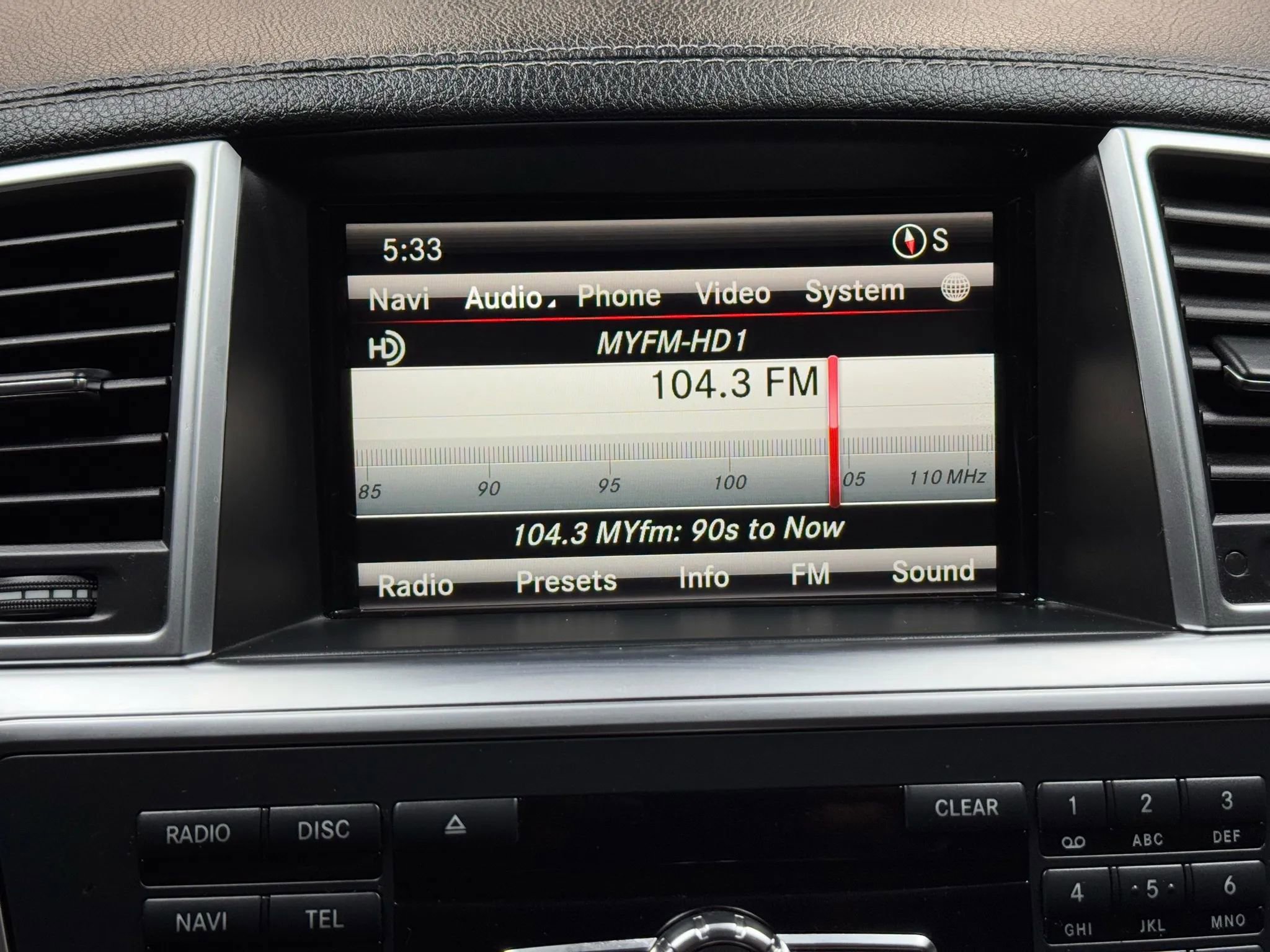 Used 2016 Mercedes-Benz GL 450 4MATIC w/ Premium I Package image 43