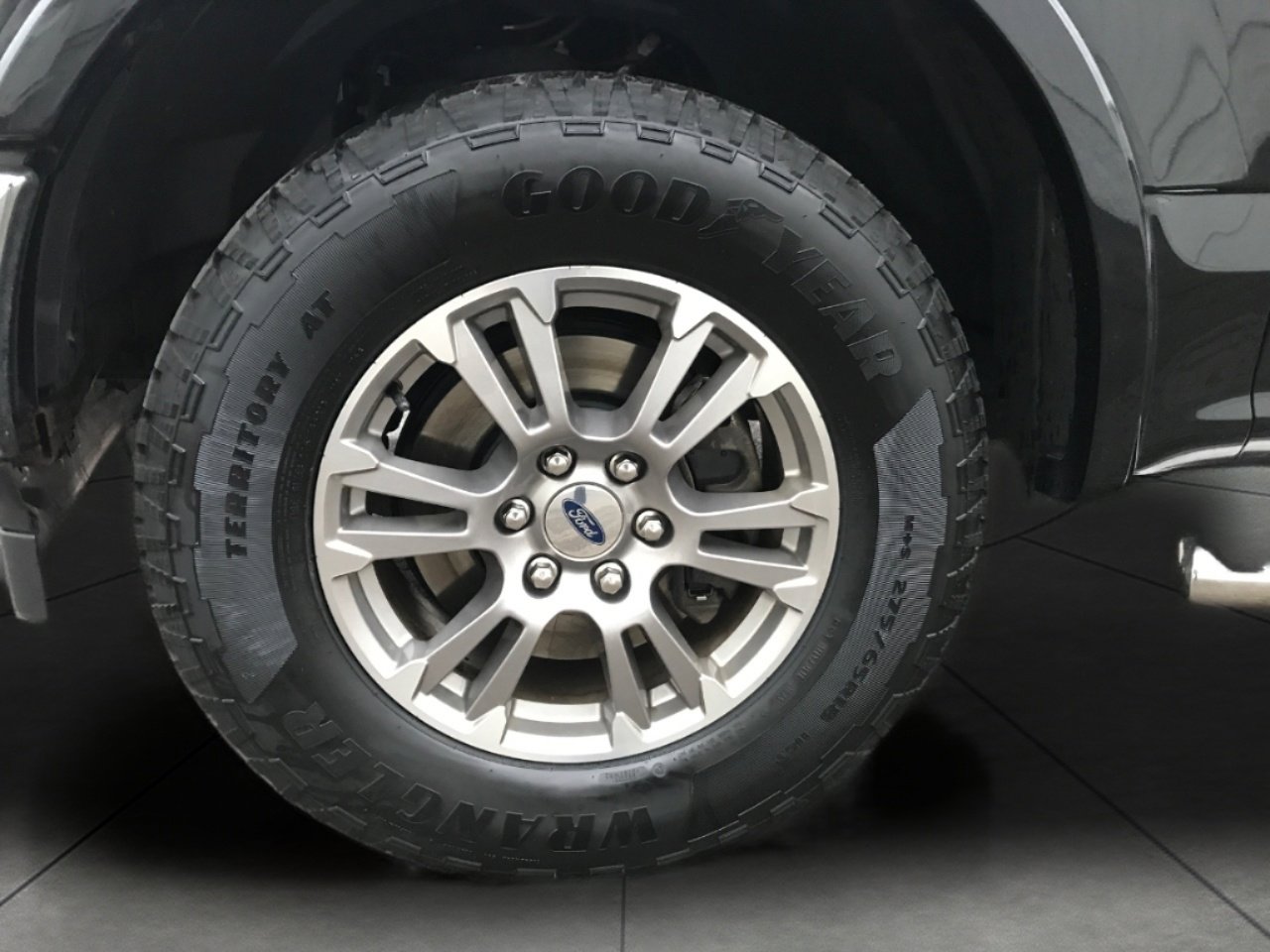 Used 2019 Ford F150 Lariat image 2