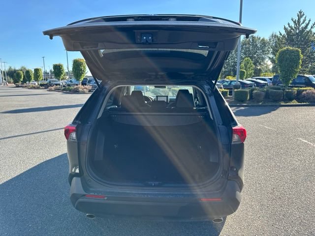 Used 2025 Toyota RAV4 XLE AWD/4WD image 12