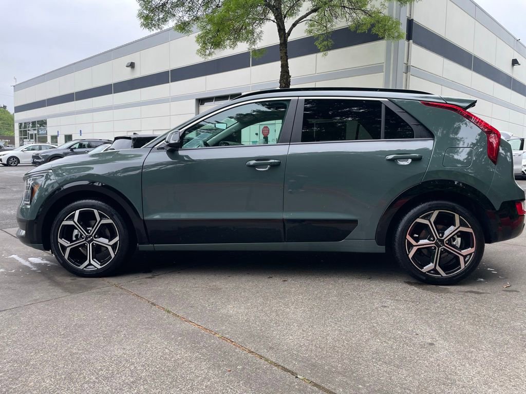 Used 2024 Kia Niro EX Touring FWD image 8