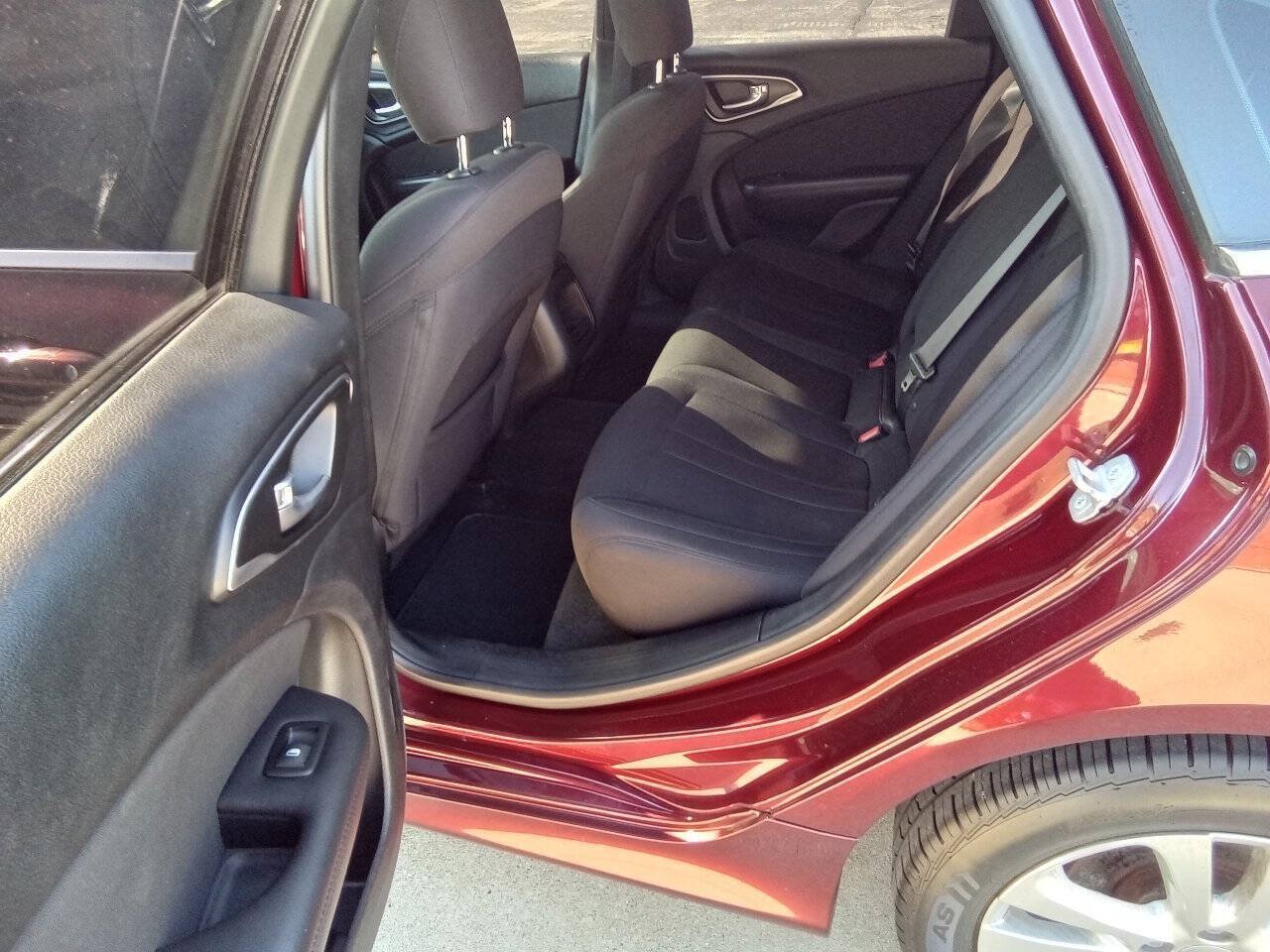 Used 2015 Chrysler 200 Limited FWD image 11