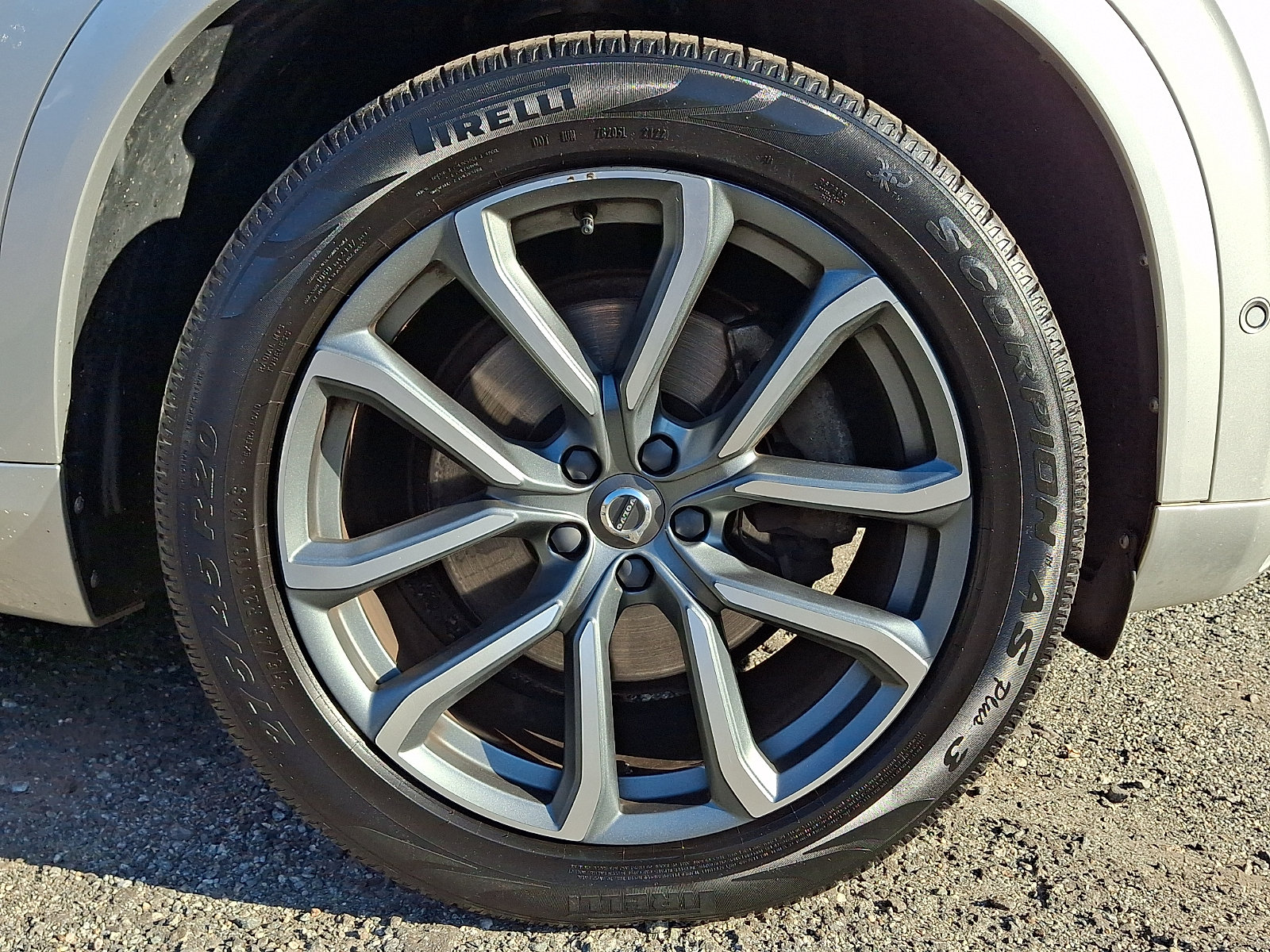 Used 2016 Volvo XC90 T6 Momentum w/ Momentum Plus Package AWD/4WD image 8