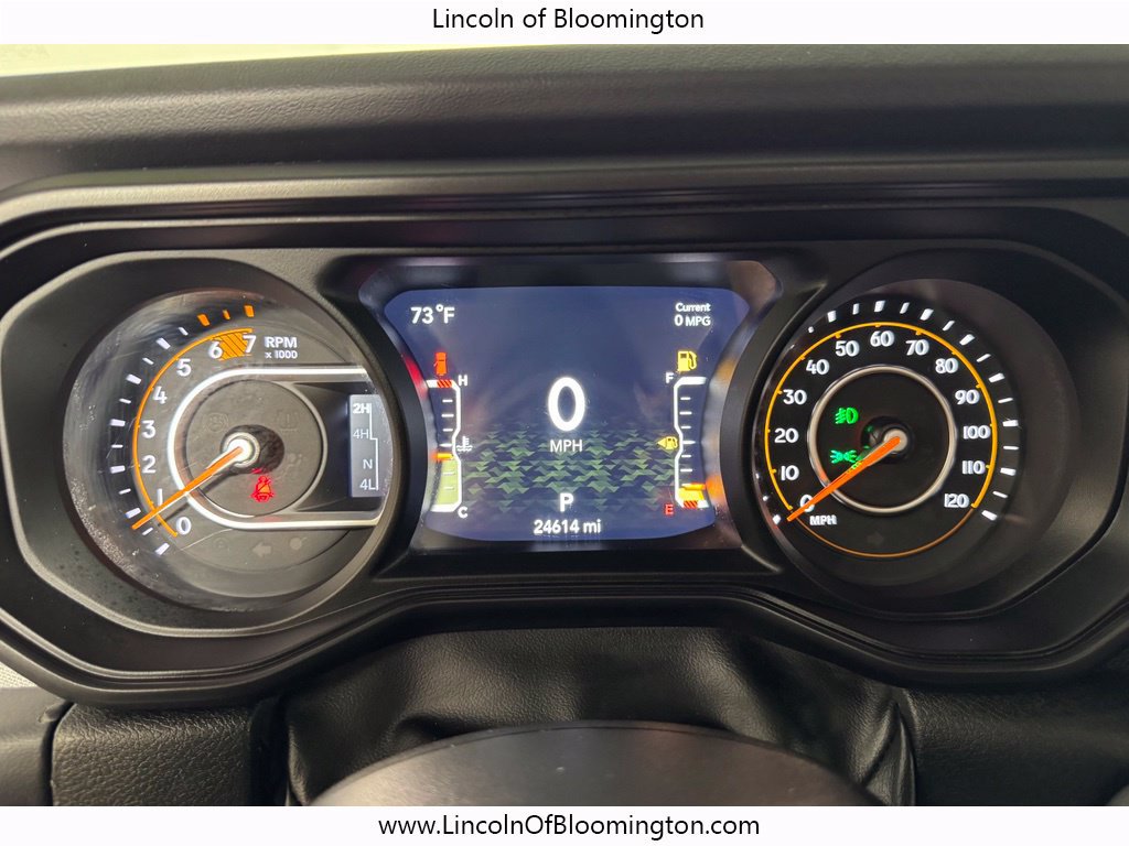 Used 2025 Jeep Wrangler Unlimited Sahara AWD/4WD image 17