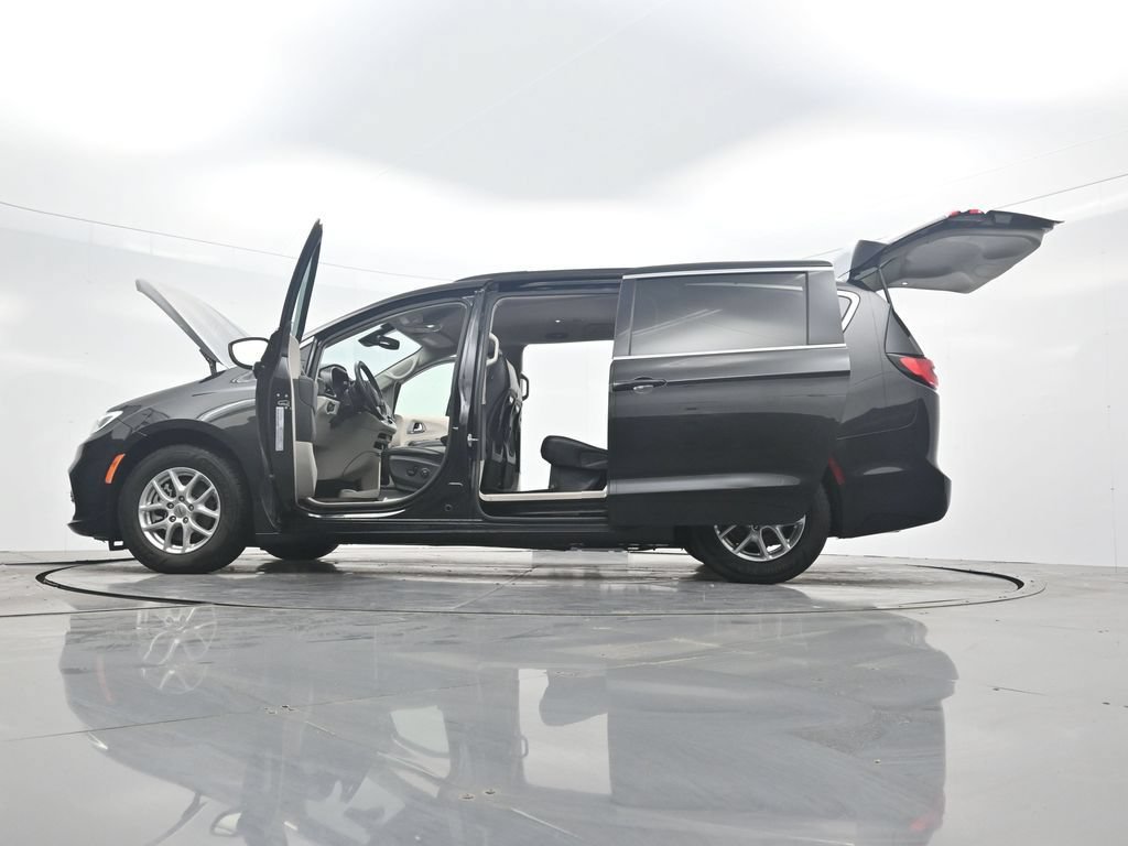 Used 2022 Chrysler Pacifica Touring-L FWD image 44
