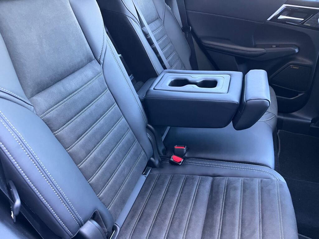 New 2025 Mitsubishi Outlander SE image 23