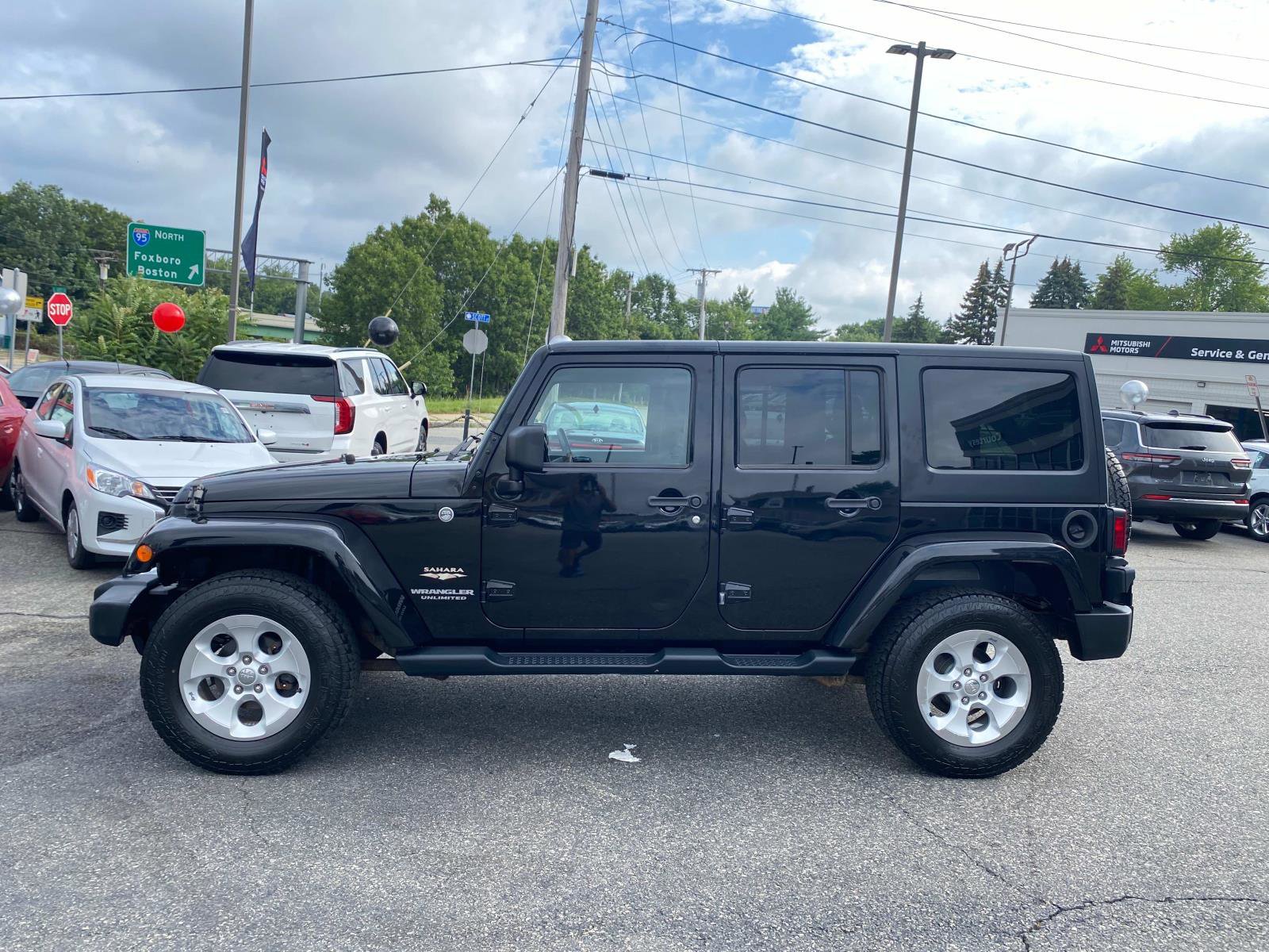 Used 2014 Jeep Wrangler Unlimited Sahara w/ Connectivity Group video 2