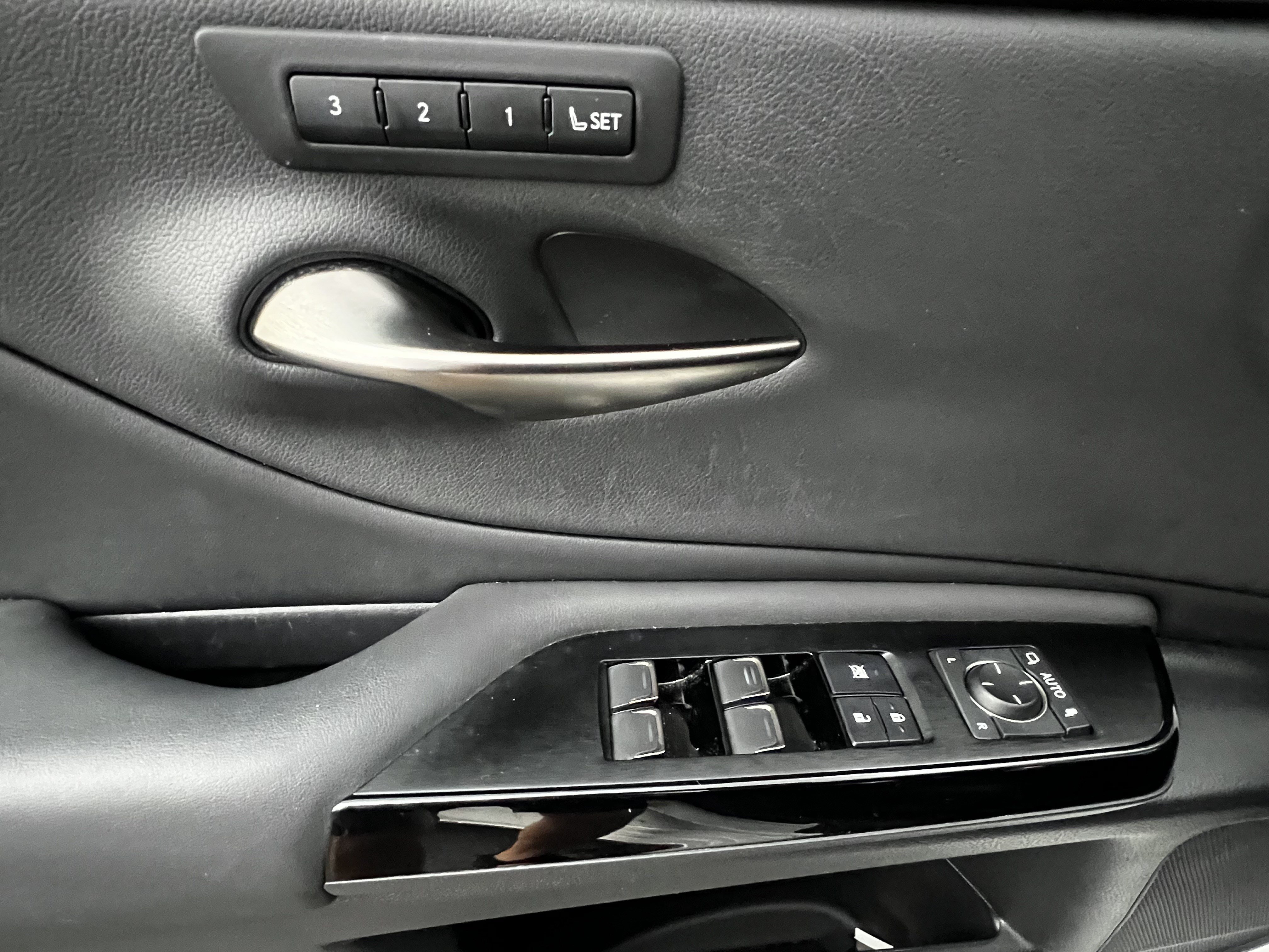 Used 2023 Lexus ES 350 w/ Premium Package FWD image 14