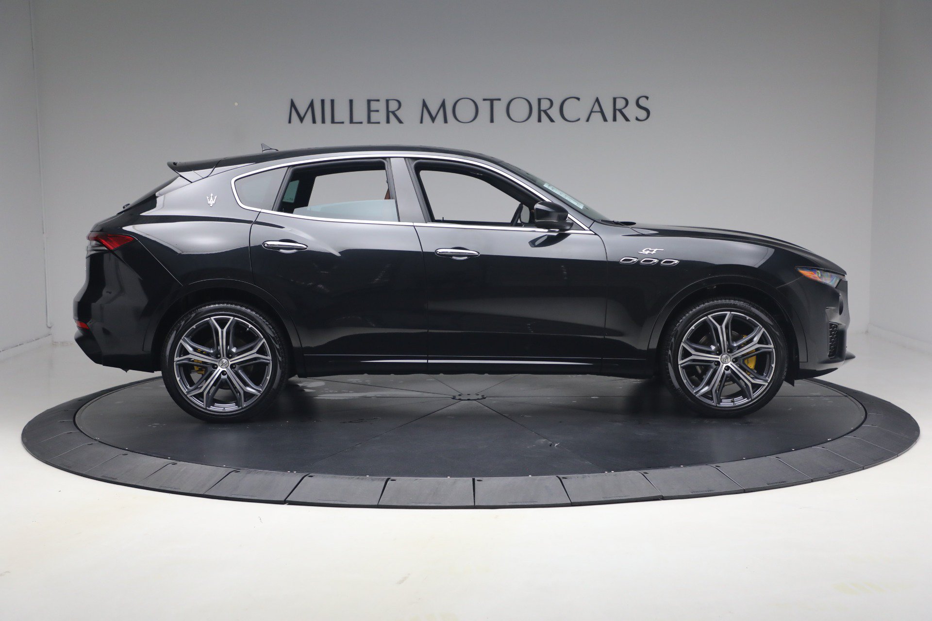 Certified 2022 Maserati Levante GT AWD/4WD image 9