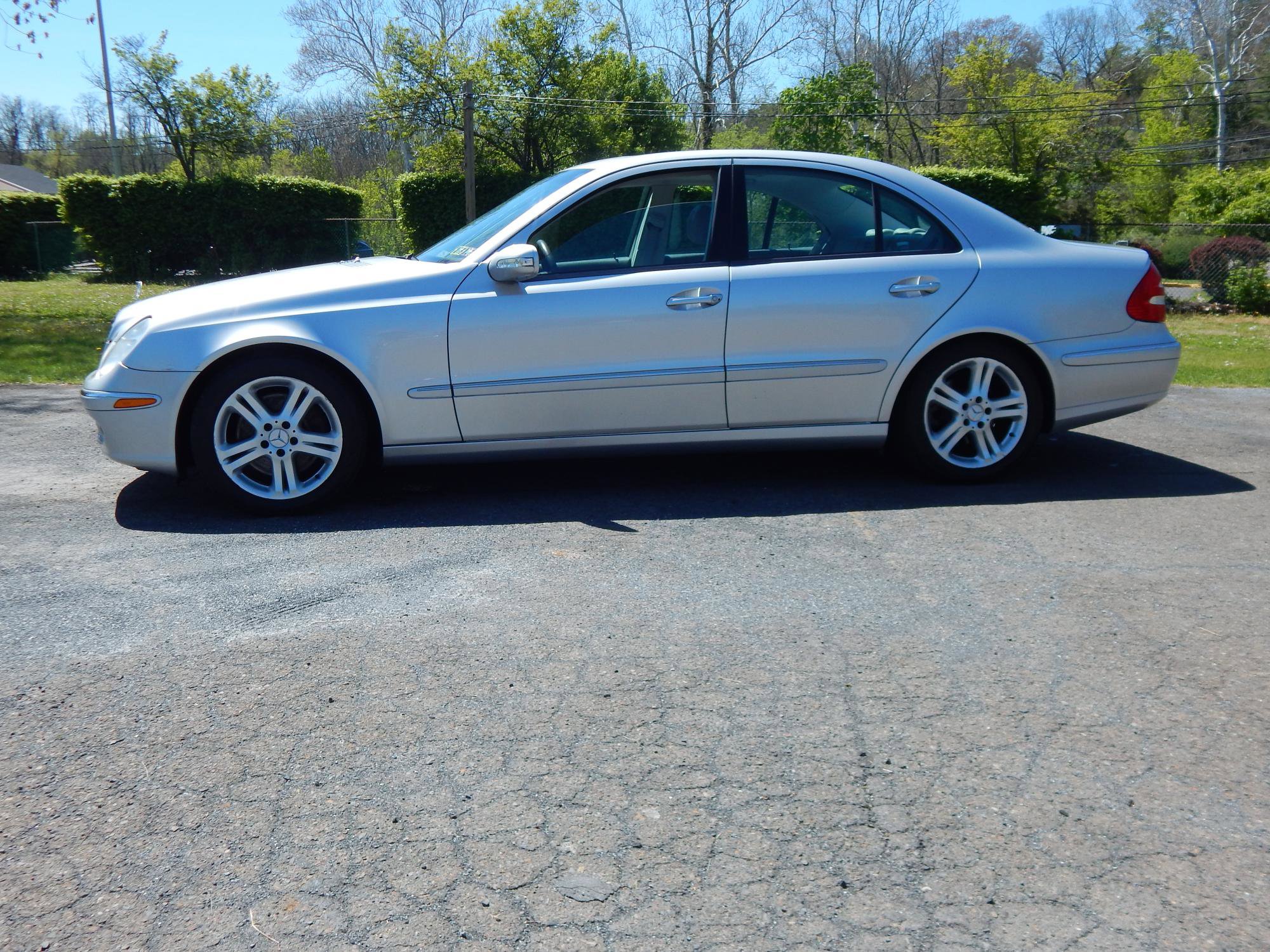 Used 2005 Mercedes-Benz E 500 4MATIC Sedan image 2
