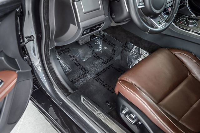 Used 2018 Jaguar XF S image 39