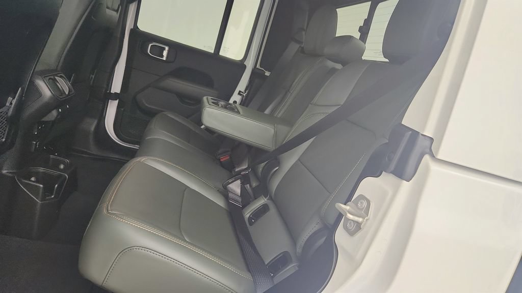 Used 2024 Jeep Gladiator Mojave AWD/4WD image 26