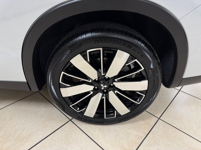 New 2025 Mitsubishi Outlander SE image 27