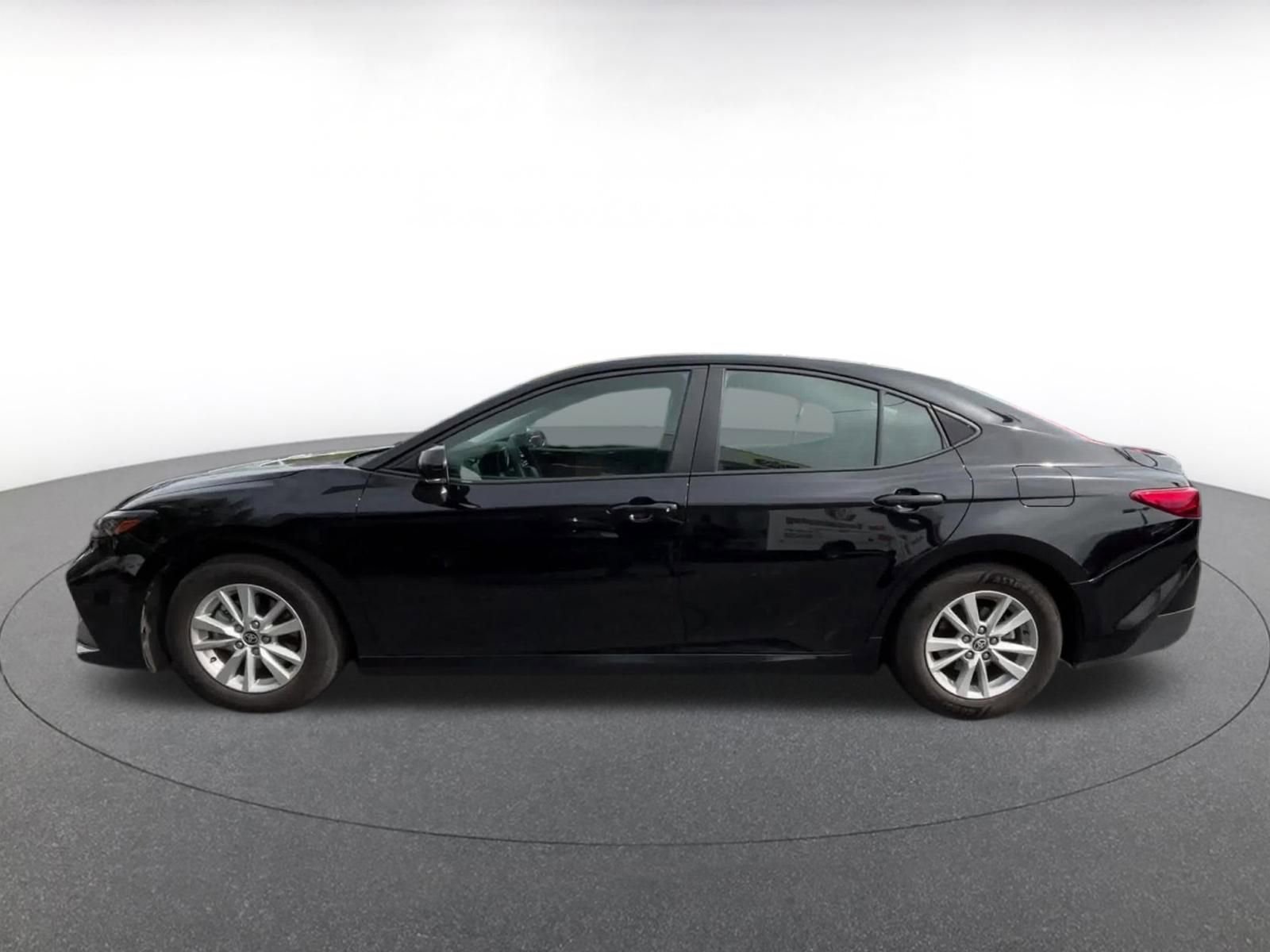 Used 2025 Toyota Camry LE FWD image 9
