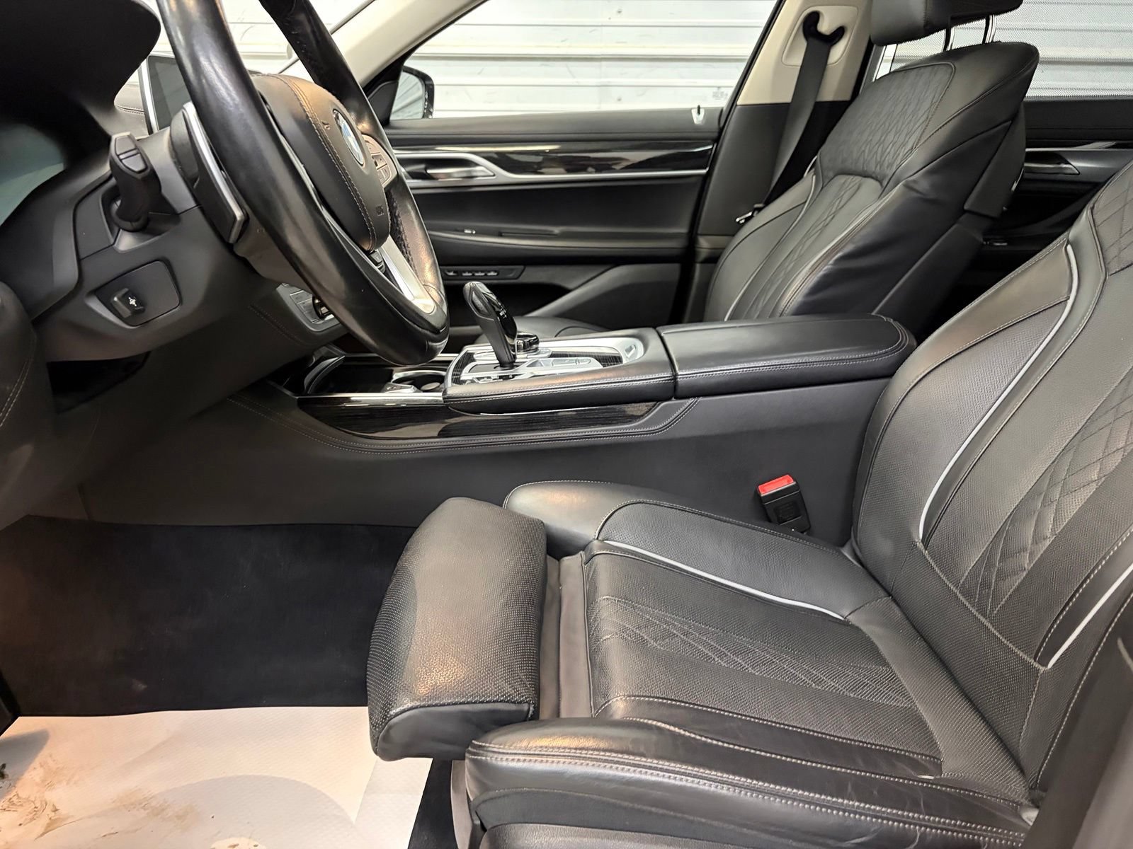 Used 2022 BMW 740i xDrive w/ Premium Package AWD/4WD image 10