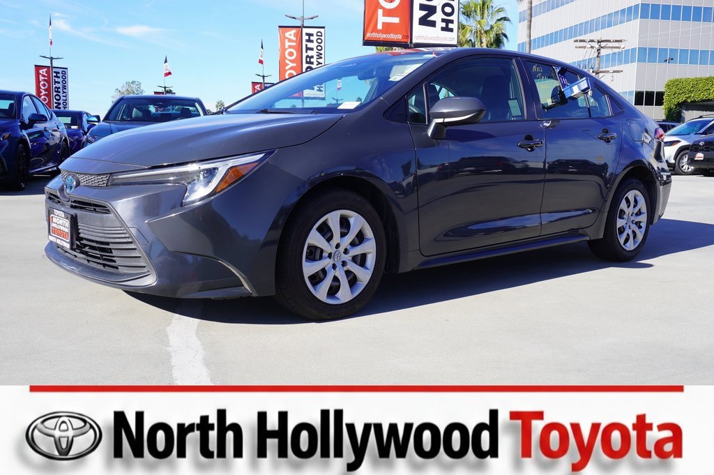 Used 2023 Toyota Corolla LE image 3