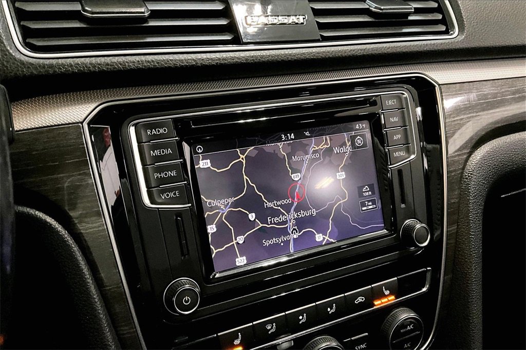 Used 2018 Volkswagen Passat 2.0T SE image 22