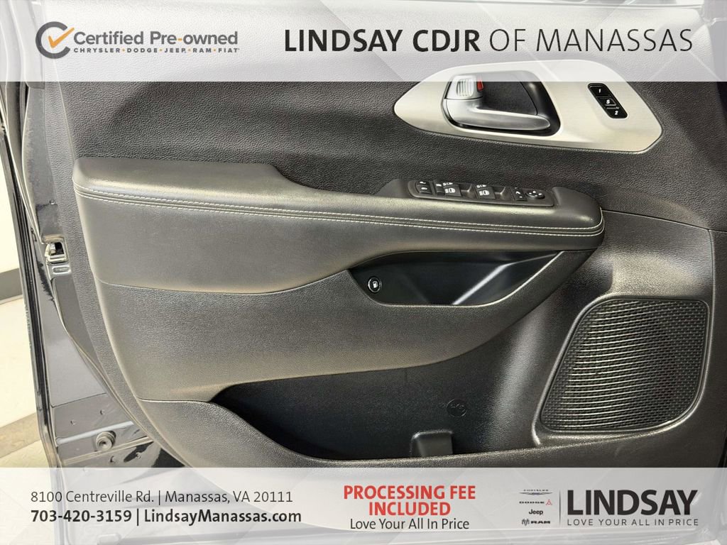 Used 2024 Chrysler Pacifica Premium FWD image 18