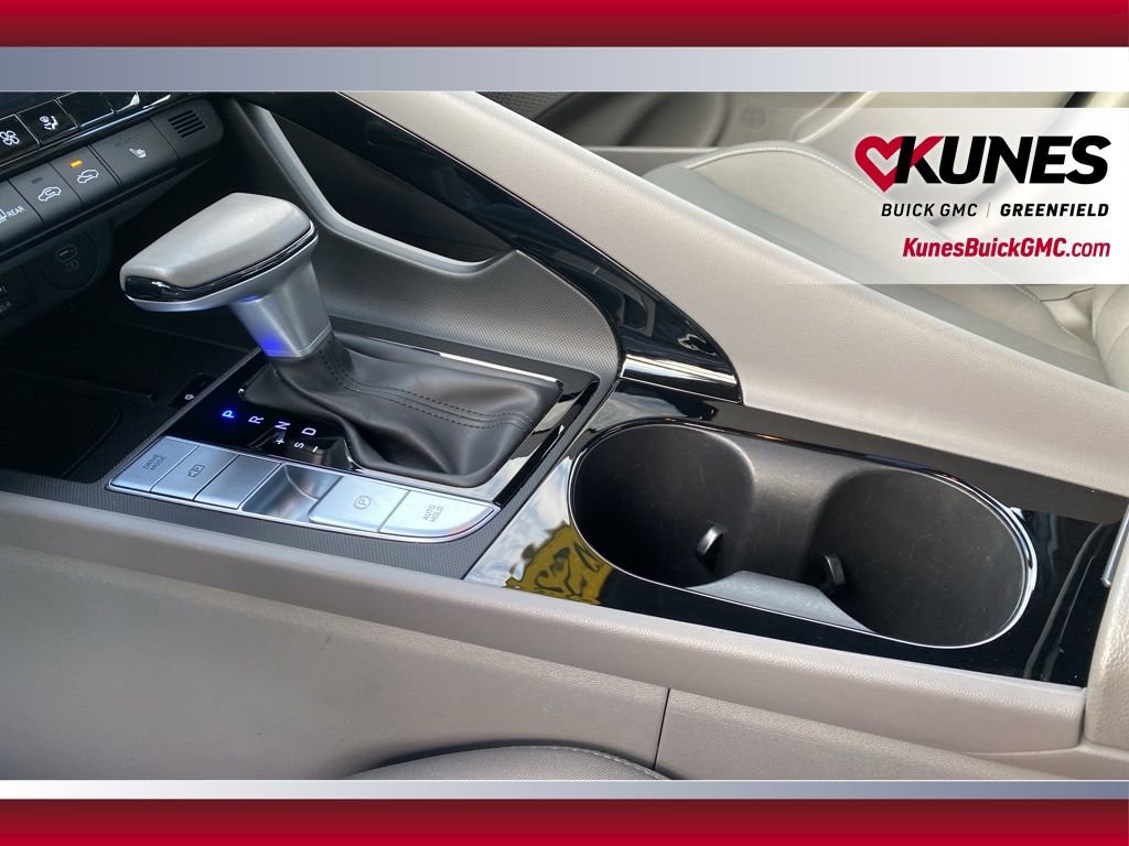 Used 2025 Hyundai Elantra SEL image 30