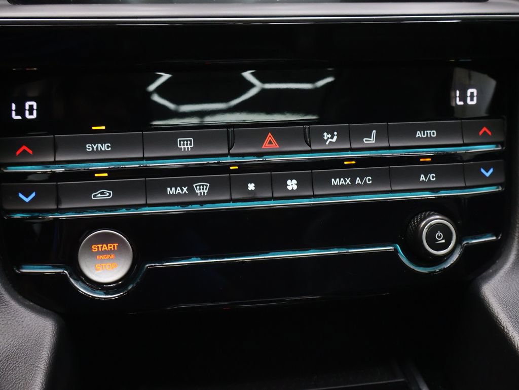 Used 2020 Jaguar F-PACE Prestige AWD/4WD image 25