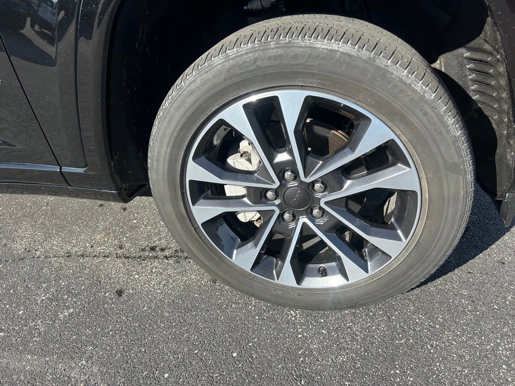 Used 2023 Jeep Grand Cherokee Overland image 7