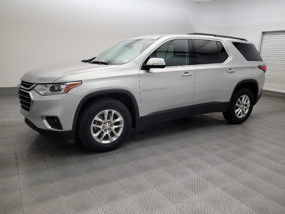 Used 2020 Chevrolet Traverse LT image 2