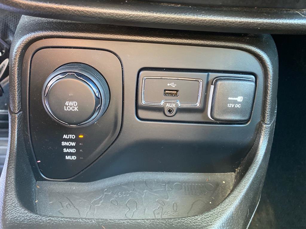 Used 2017 Jeep Renegade Latitude w/ Popular Equipment Group AWD/4WD image 15