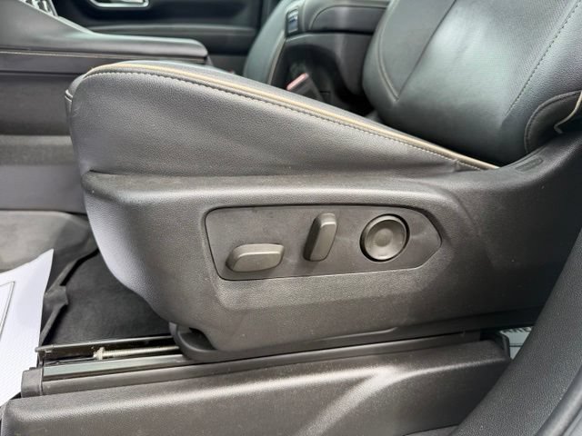 Used 2023 Chevrolet Tahoe Premier w/ Advanced Technology Package AWD/4WD image 17