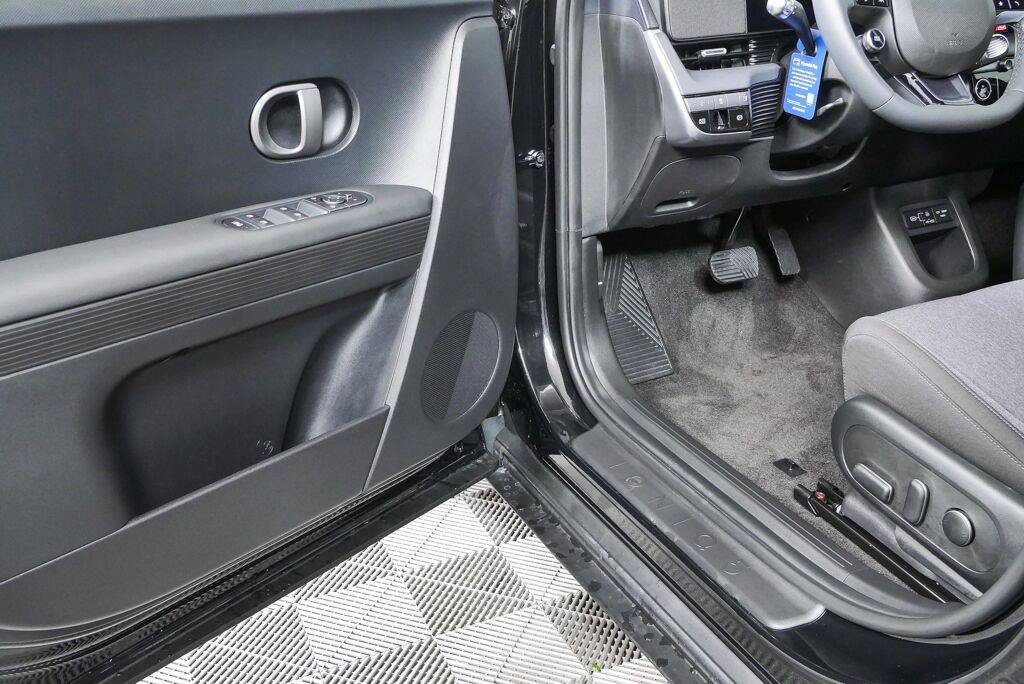 New 2026 Hyundai Ioniq 5 SE RWD image 32